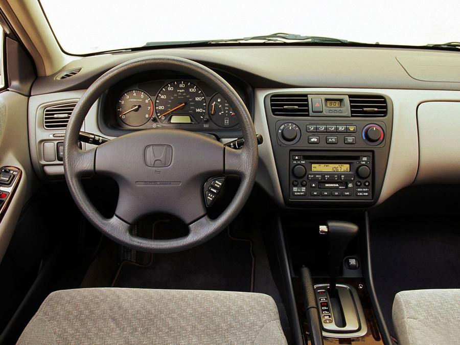  Honda Accord Sedan 1998 года  (US) (фото 7 из 12)